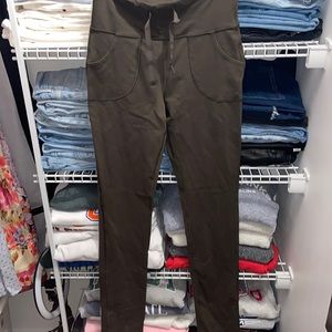 Lululemon, Olive pants